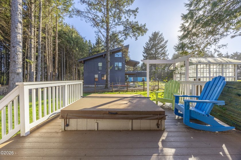 This charming cottage with lots of fun features on a .66-acre - photo 32