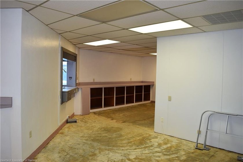2 Story 10,966 SF Bank Building at traffic light West Main &amp; - photo 29