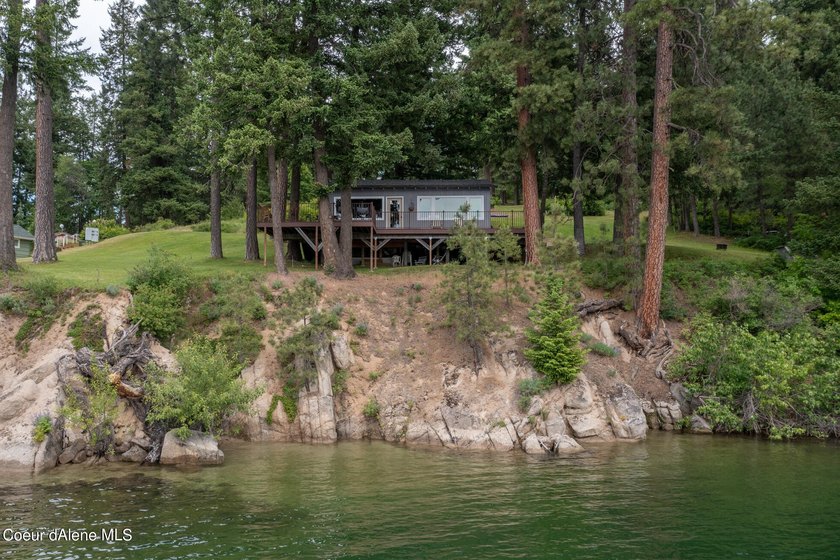 Located in the desirable Henry's Point area, this property - photo 3