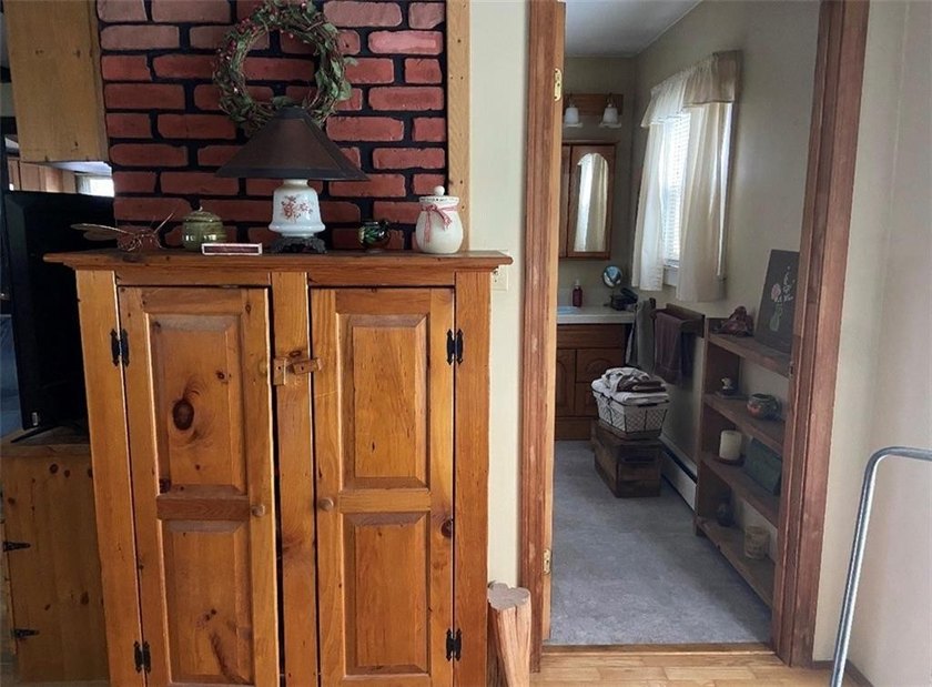 Charming well maintained 3-Bed, 2-Bath Home with Distant Water - photo 17