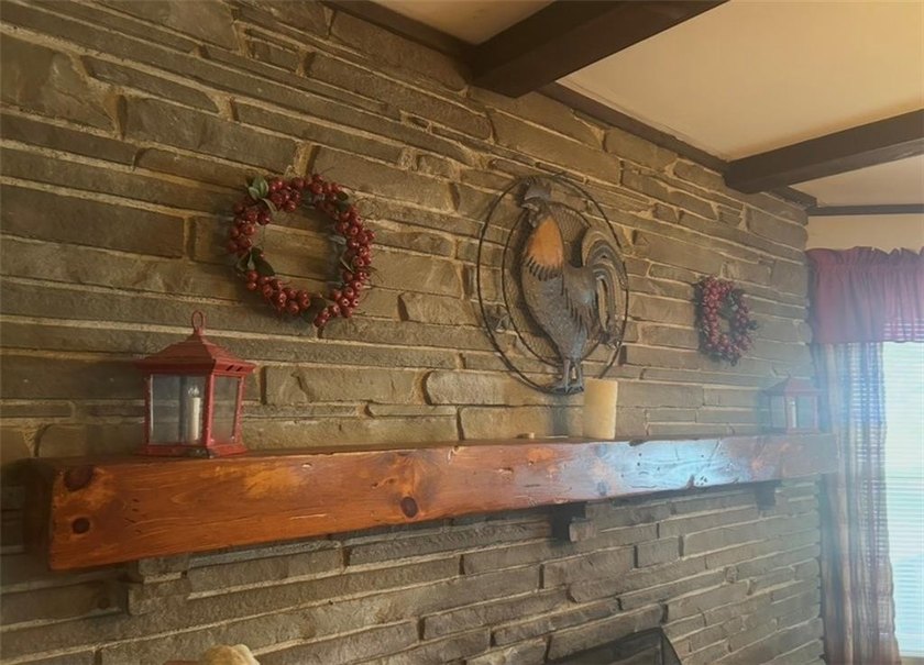 Charming well maintained 3-Bed, 2-Bath Home with Distant Water - photo 18