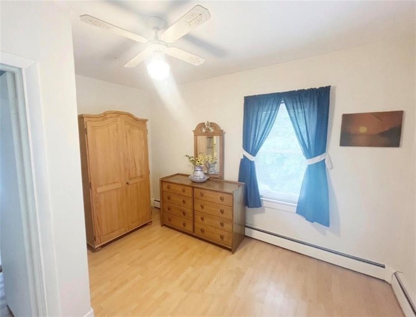 Charming well maintained 3-Bed, 2-Bath Home with Distant Water - photo 26