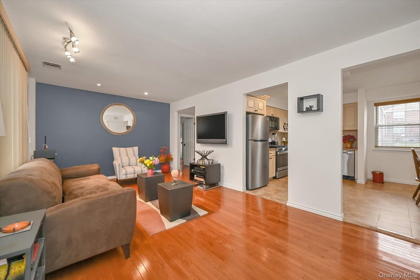 Contemporary garden condo on a quiet cul-de-sac with parking - photo 4