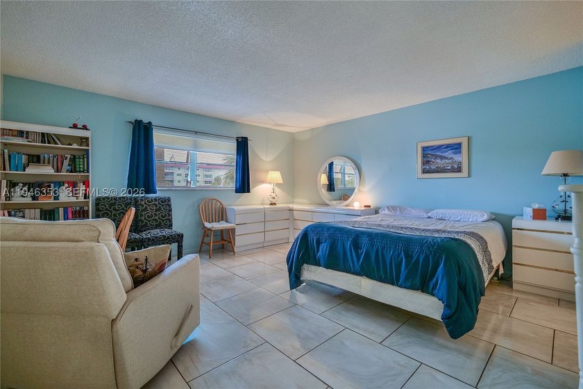 SPACIOUS 1 BEDROOM 1 &amp; 1/2 BATHROOMS WITH NICE QUIET VIEW OF THE - photo 11