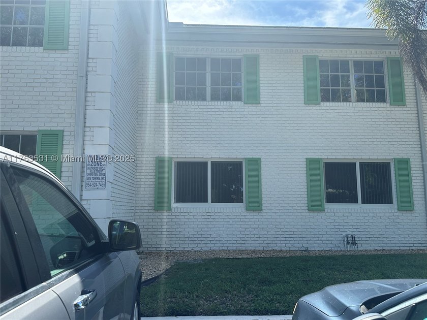 Don't miss this move-in ready ground floor 1-bedroom/1-bathroom - photo 5