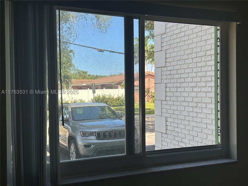 Don't miss this move-in ready ground floor 1-bedroom/1-bathroom - photo 8