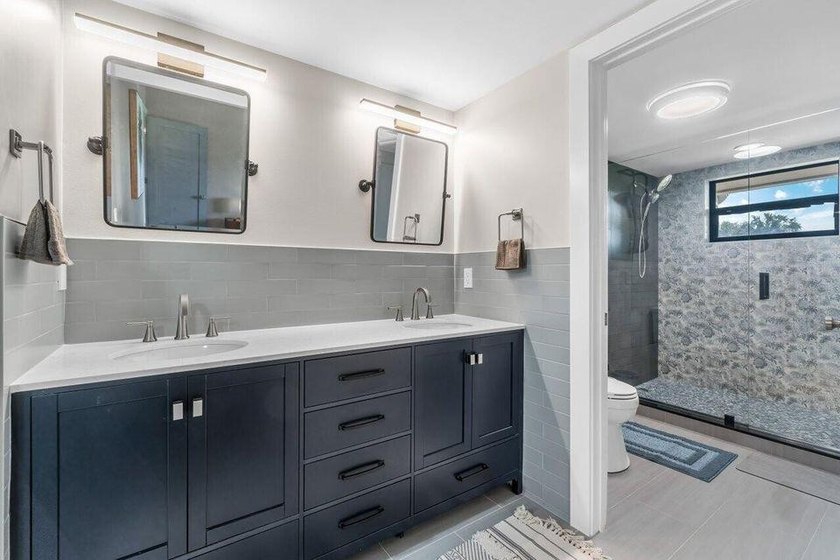 Welcome to your completely renovated dream 2/2 villa in the - photo 18
