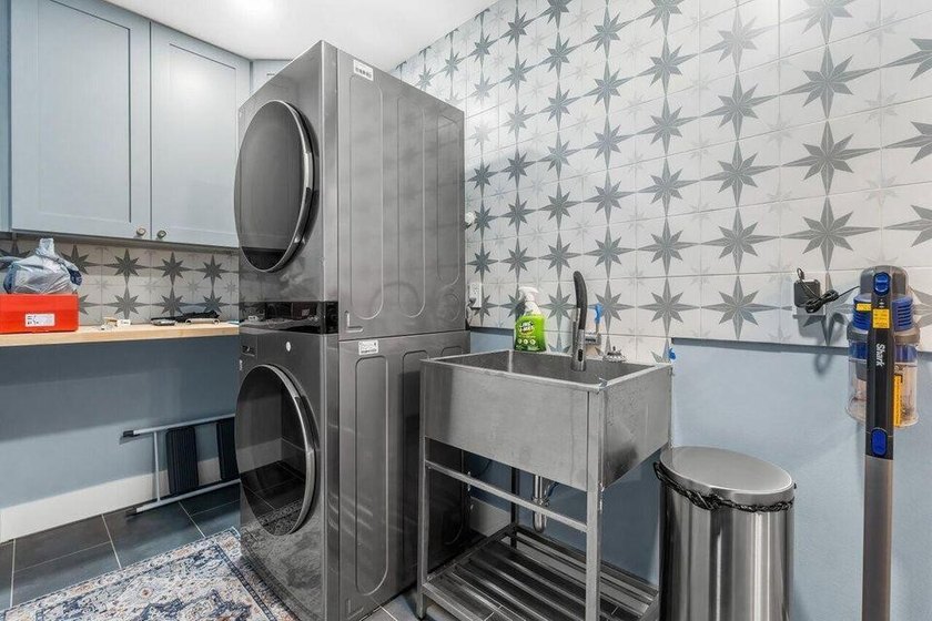 Welcome to your completely renovated dream 2/2 villa in the - photo 24