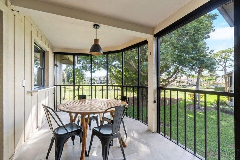 Welcome to your completely renovated dream 2/2 villa in the - photo 26