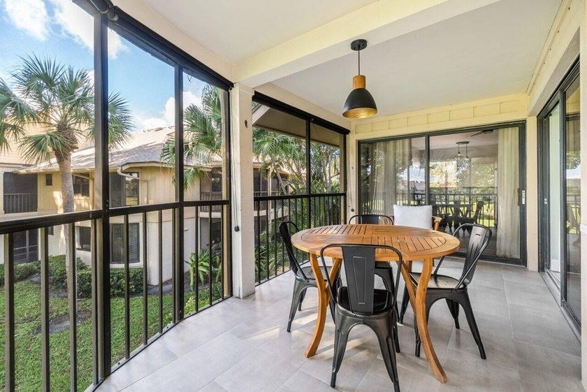 Welcome to your completely renovated dream 2/2 villa in the - photo 28