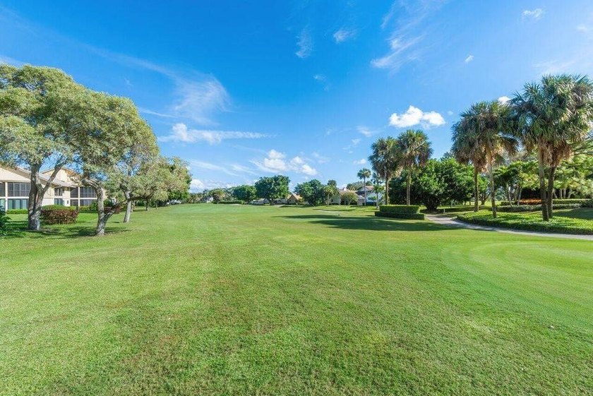 Welcome to your completely renovated dream 2/2 villa in the - photo 32