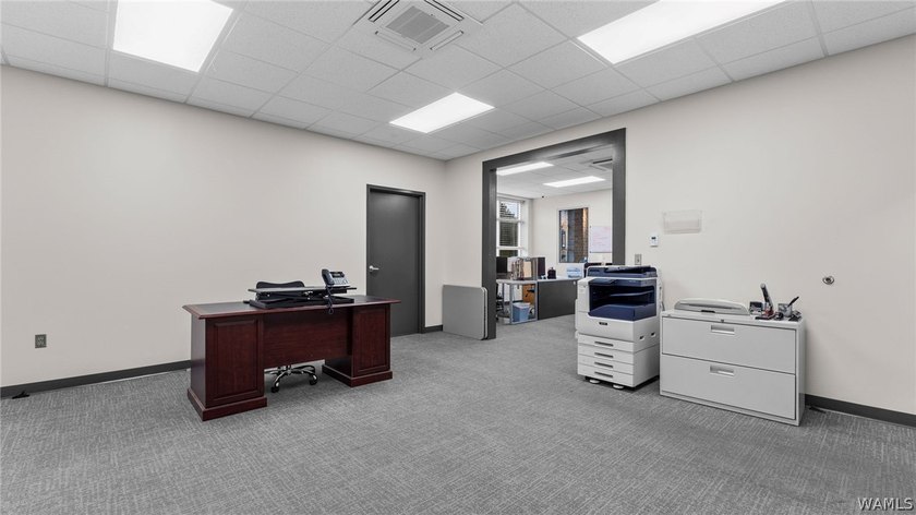 Exceptional multi-use office and industrial property featuring 6 - photo 12