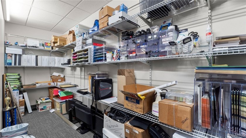 Exceptional multi-use office and industrial property featuring 6 - photo 14