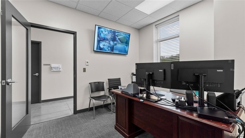 Exceptional multi-use office and industrial property featuring 6 - photo 17