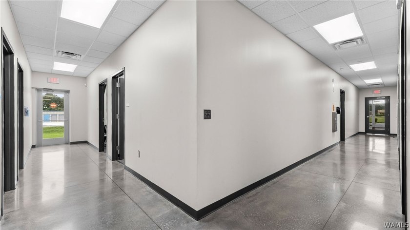 Exceptional multi-use office and industrial property featuring 6 - photo 20