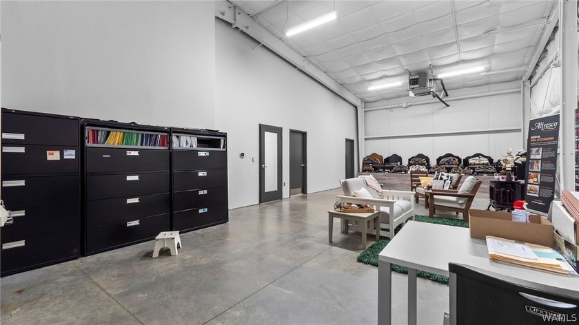 Exceptional multi-use office and industrial property featuring 6 - photo 32