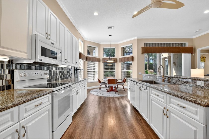 7803 Sundial Harbor Point, Valencia Shores - Lake Worth - photo 12