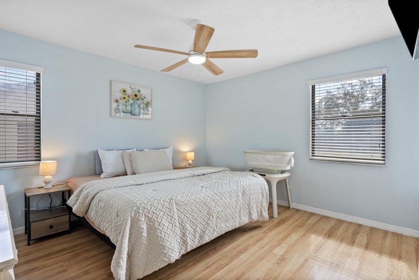 Move in ready, NEW ROOF, Motivated seller! This 3 bed, 2 bath, 1 - photo 16
