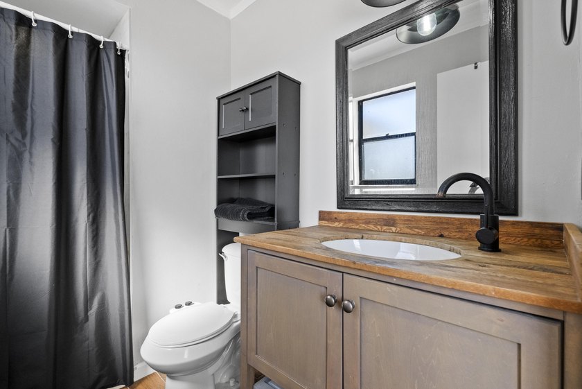Move in ready, NEW ROOF, Motivated seller! This 3 bed, 2 bath, 1 - photo 18