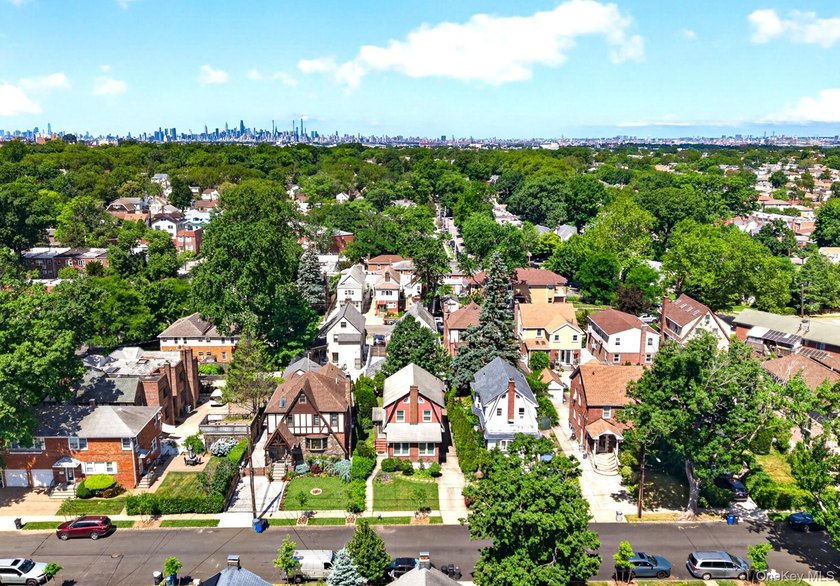 This classic Colonial on a private mid-block lot in Flushing - photo 21