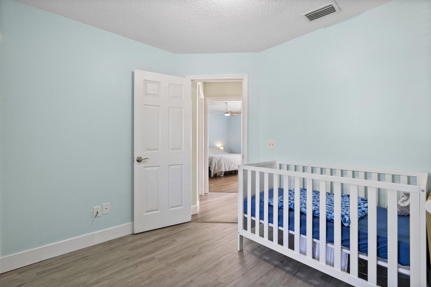 Move in ready, NEW ROOF, Motivated seller! This 3 bed, 2 bath, 1 - photo 23