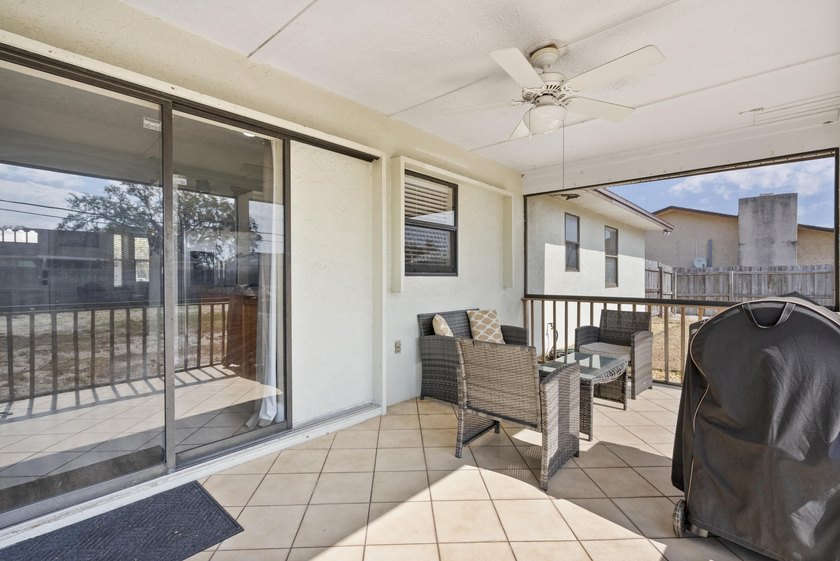 Move in ready, NEW ROOF, Motivated seller! This 3 bed, 2 bath, 1 - photo 24