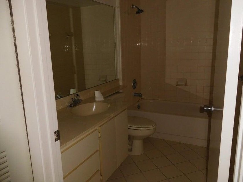 UPDATED 3RDFLOOR END UNIT WITH COURTYARD AND PARTIAL GOLF VIEWS - photo 7