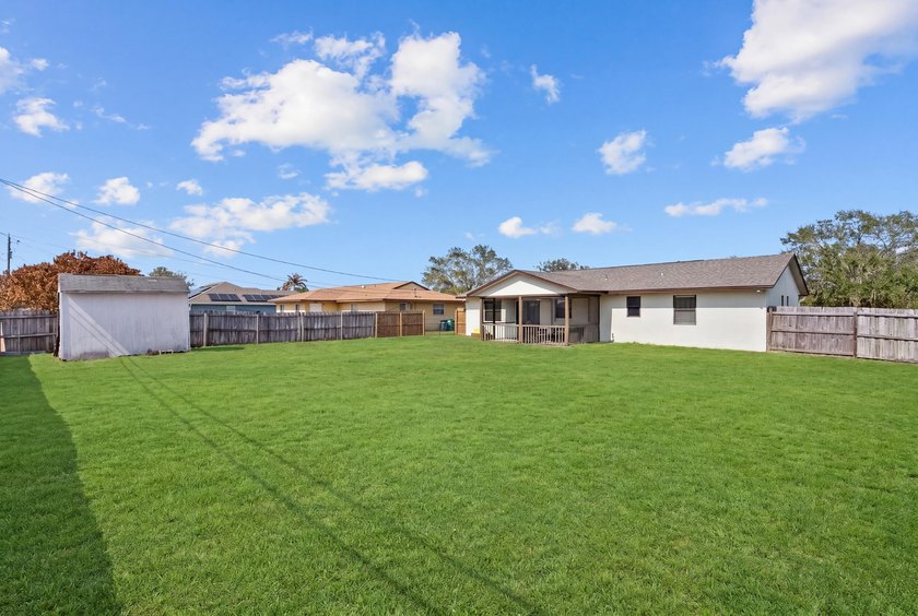 Move in ready, NEW ROOF, Motivated seller! This 3 bed, 2 bath, 1 - photo 27