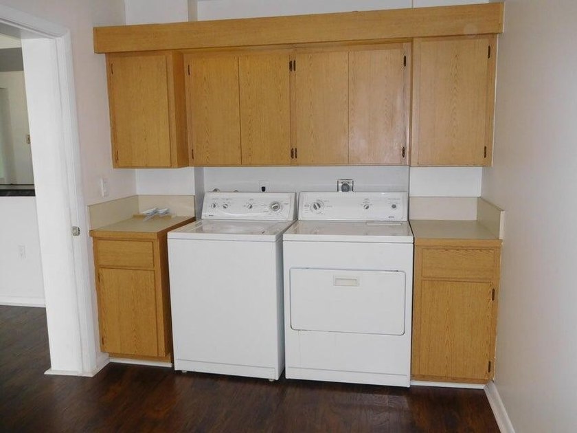 UPDATED 3RDFLOOR END UNIT WITH COURTYARD AND PARTIAL GOLF VIEWS - photo 8