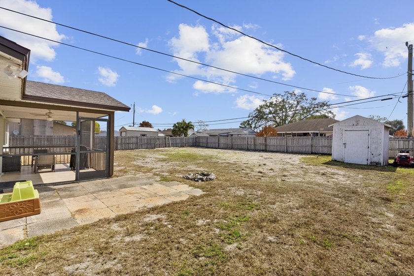 Move in ready, NEW ROOF, Motivated seller! This 3 bed, 2 bath, 1 - photo 28