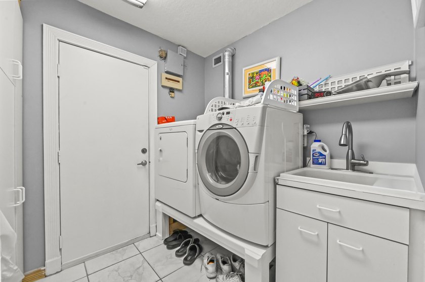ALL OFFERS ENTERTAINED! Welcome to the beautiful gated community - photo 30