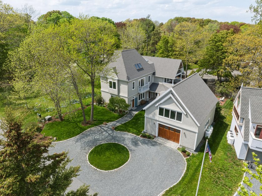 *Village retreat* is an attractive and well conceived home and - photo 4