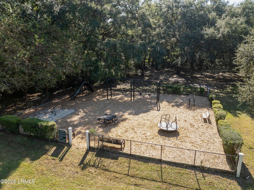 Exceptional interior homesite in Distant Island -- a - photo 14