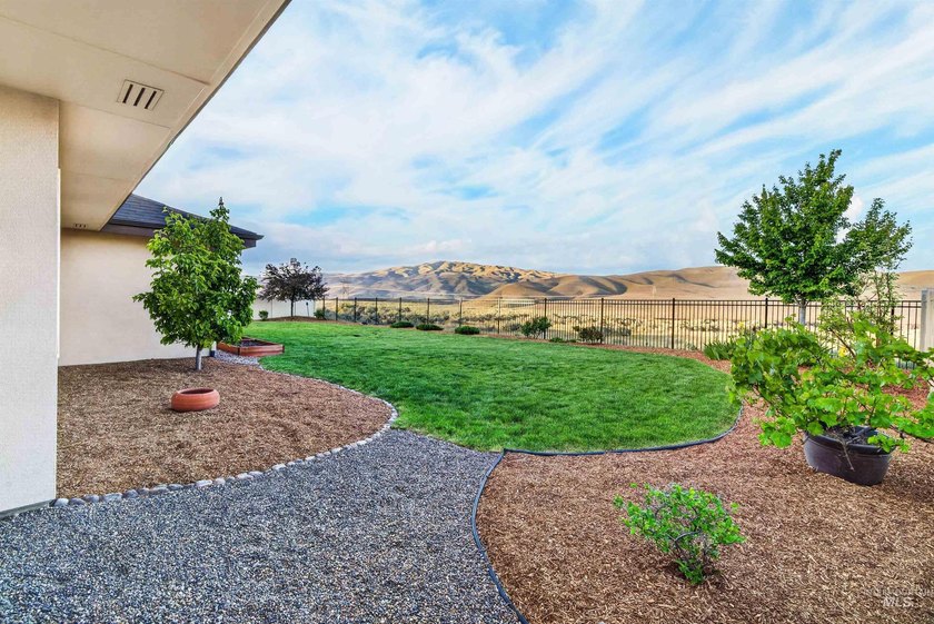 Minutes to Micron, Lucky Peak, River and Greenbelt access. Quiet - photo 42