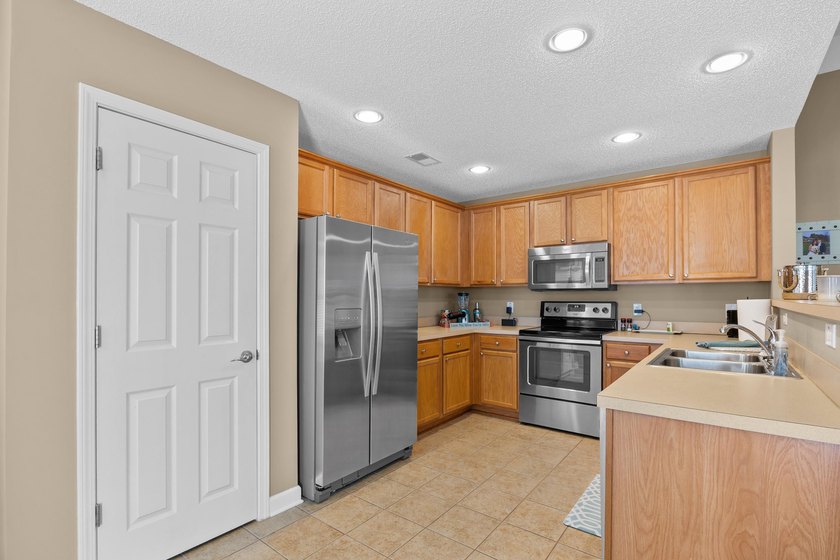 Welcome to your new home located in the desirable Intracoastal - photo 13