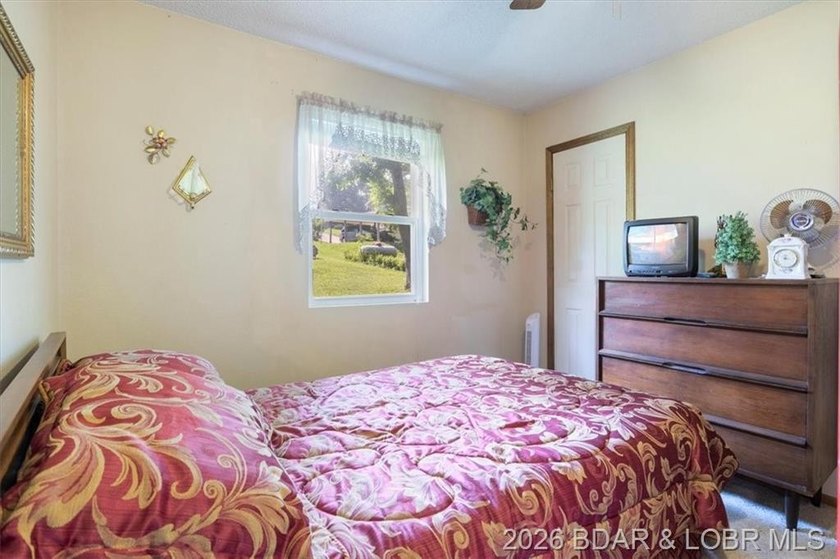 Vacation or Full Time Home. Well taken care of 3 Bedroom 2 Bath - photo 21