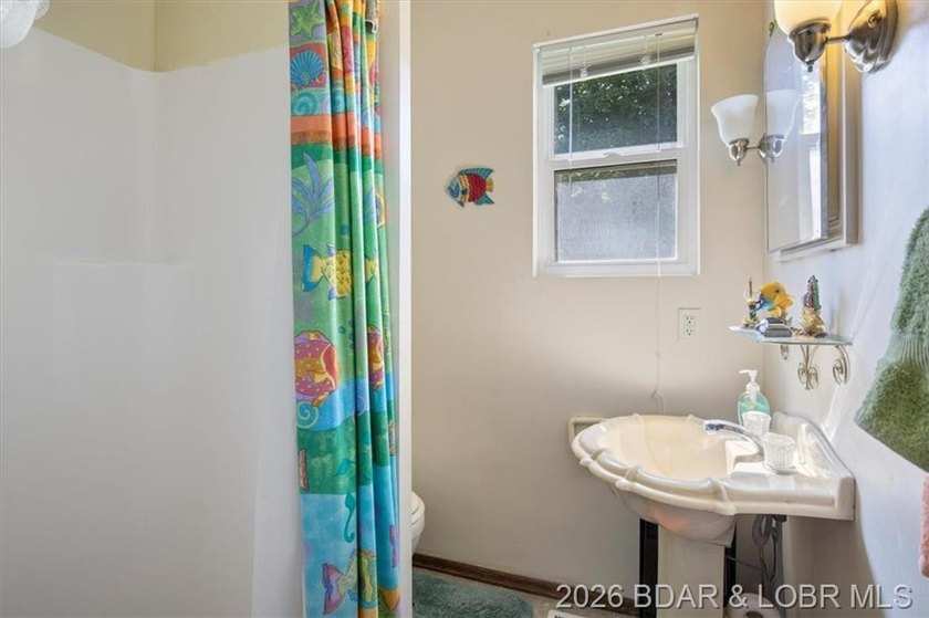 Vacation or Full Time Home. Well taken care of 3 Bedroom 2 Bath - photo 23