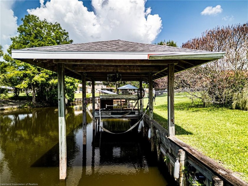 FISHERMAN'S DREAM! Located on a deep canal to Lake Istokpoga - photo 38
