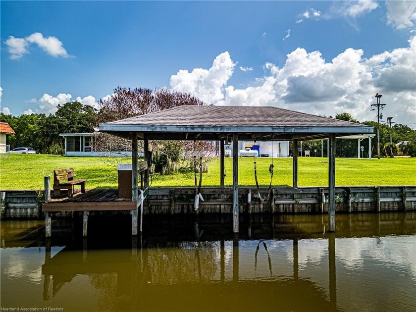 FISHERMAN'S DREAM! Located on a deep canal to Lake Istokpoga - photo 39