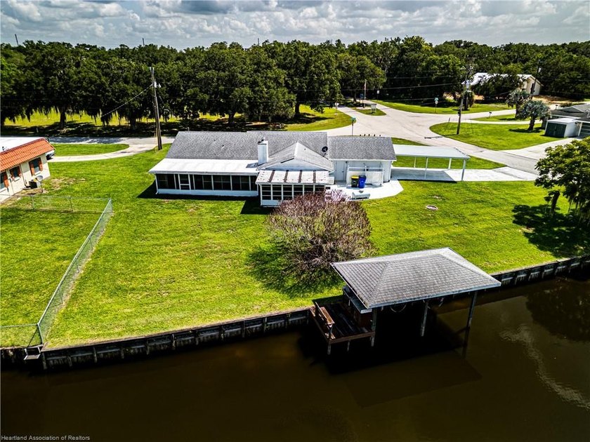 FISHERMAN'S DREAM! Located on a deep canal to Lake Istokpoga - photo 46