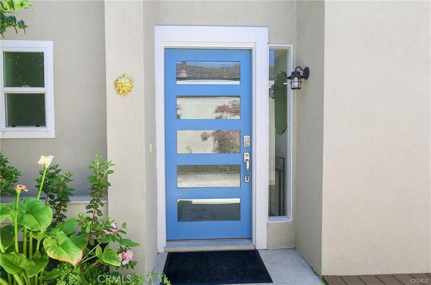 Resort style living in Huntington Beach. This completely - photo 3