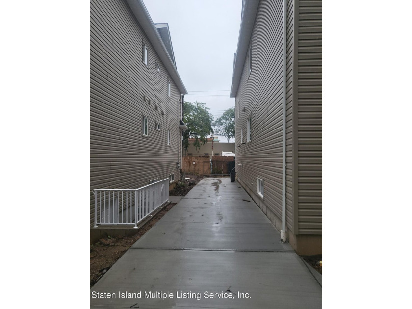 BRAND NEW CONSTRUCTION 6 OVER 6. LEVEL 1: MBR SUITE WITH 3/4 - photo 4