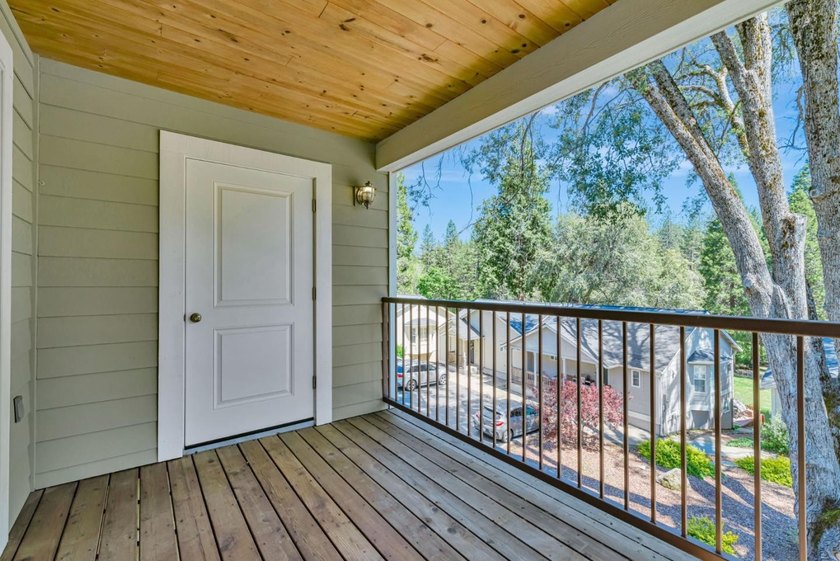 Discover the beauty of the majestic Sierra foothills in Forest - photo 19