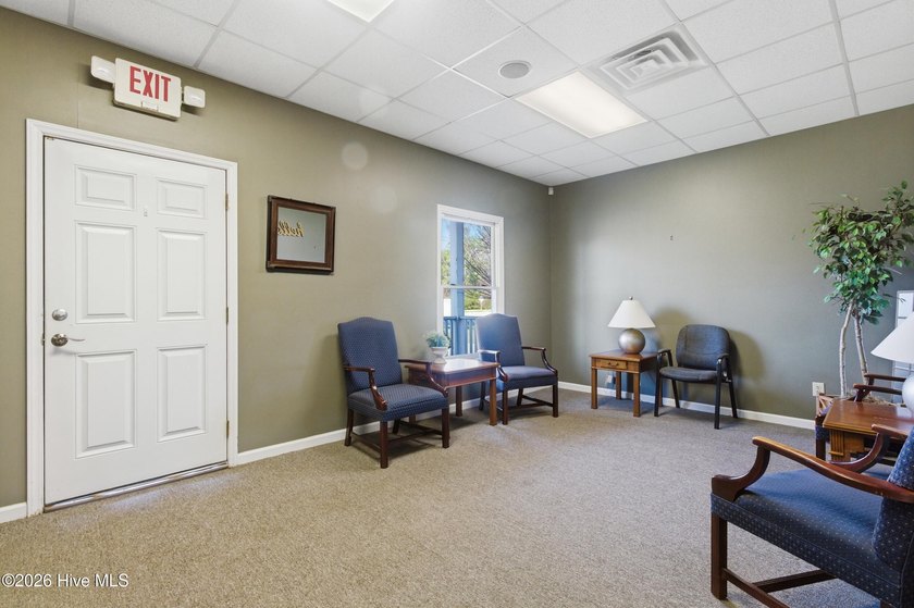 Prime Turnkey Dental Medical Opportunity With High Visibility - photo 6