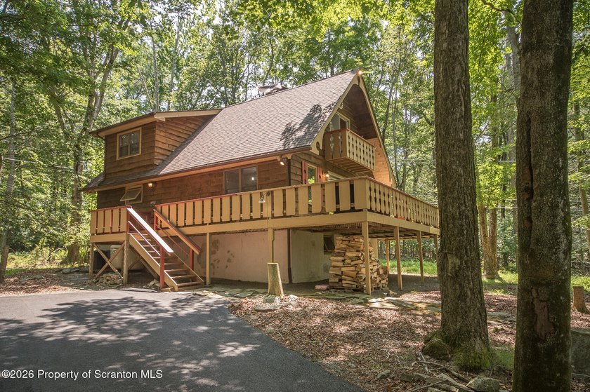 Lake Community Chalet--Pride of ownership throughout. This - photo 3