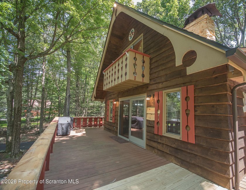 Lake Community Chalet--Pride of ownership throughout. This - photo 4