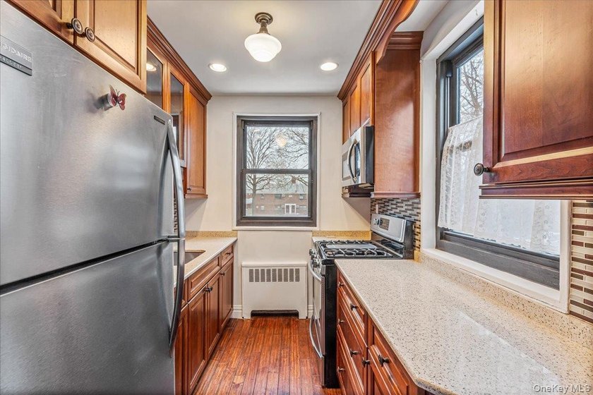 Welcome to this charming 1 bedroom, 1 bath co-op offering - photo 9