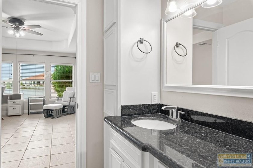 Beautiful custom-built 3BR/3.5BA lakeside home in the South - photo 16