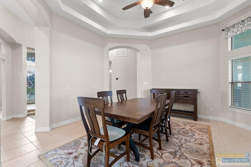 Beautiful custom-built 3BR/3.5BA lakeside home in the South - photo 19