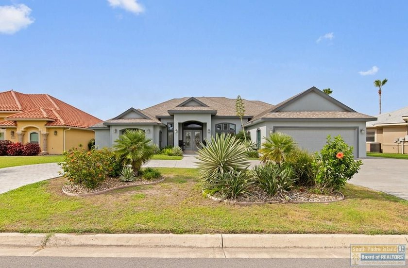 Beautiful custom-built 3BR/3.5BA lakeside home in the South - photo 39